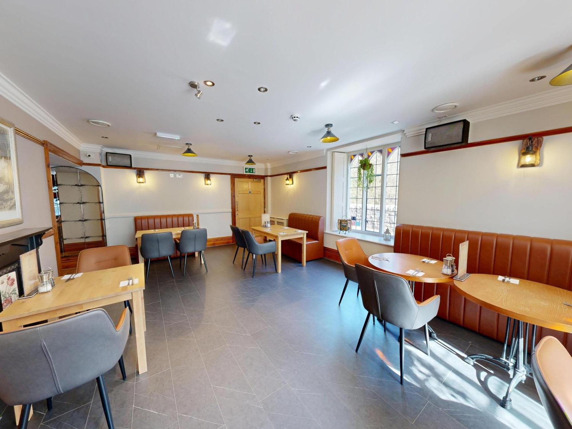 High Tor Couette-café 3*